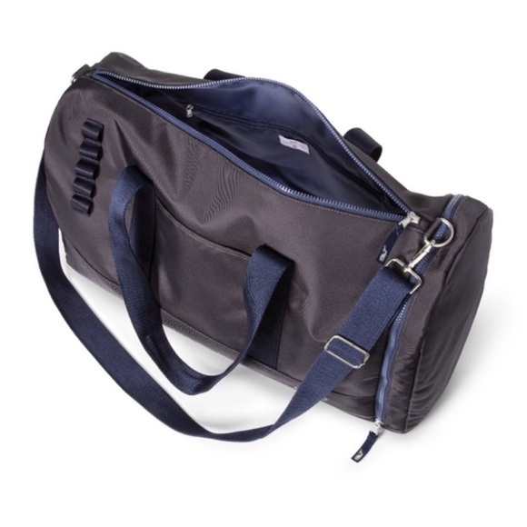 Vineyard Vines  Duffle Bag Carryon Duffel Weekender - Picture 2 of 13